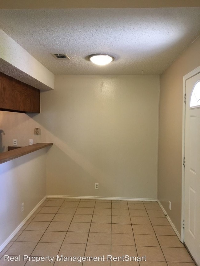 Building Photo - 906 Sirocco Dr