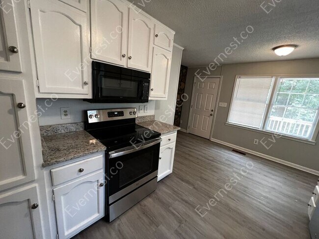 Building Photo - 1721 Eastridge Dr