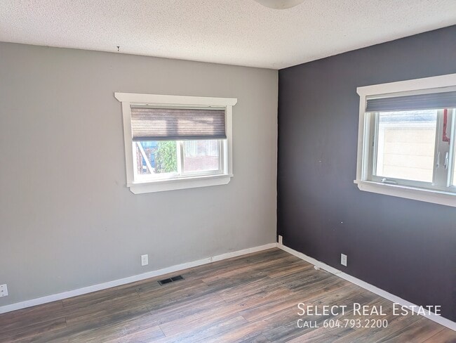 Photo du bâtiment - 9653 McNaught Rd