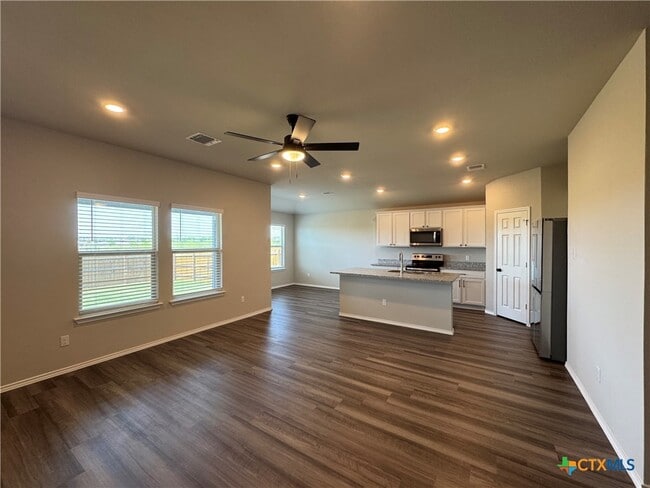 Building Photo - 402 Stone Vly Rd