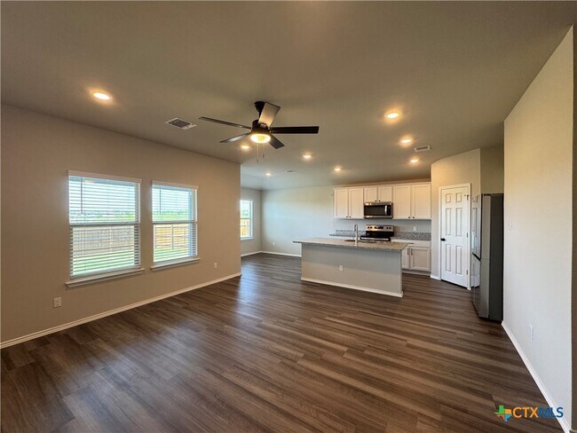 Foto del edificio - 402 Stone Vly Rd