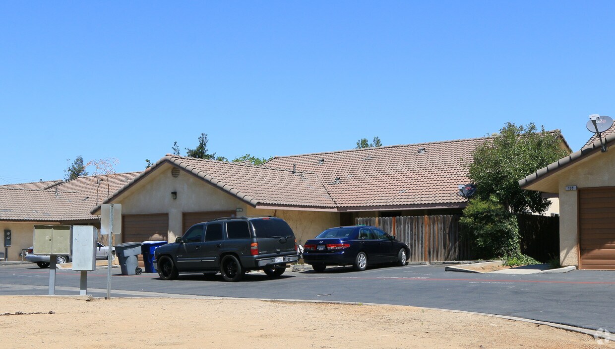Building Photo - 3780 W Dakota Ave