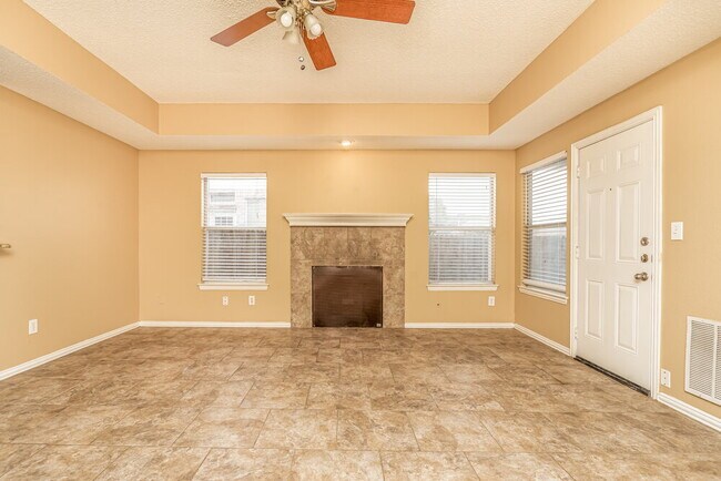 Building Photo - 520 Picketts Dr
