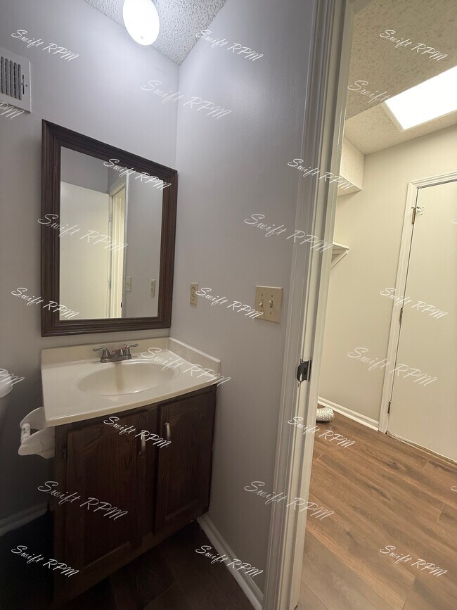 Foto del edificio - 6704 W 150th St