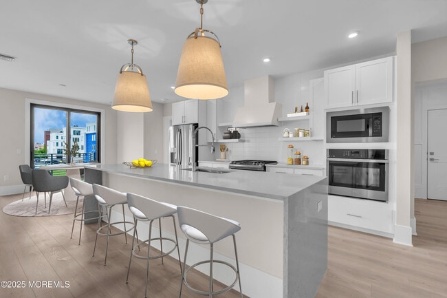 Building Photo - 218 3rd Ave