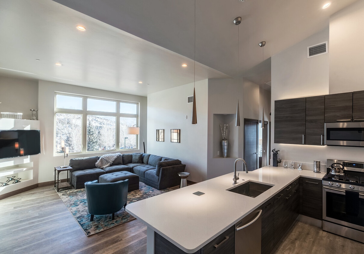 Primary Photo - Chambers Lofts