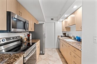 Building Photo - 6917 Collins Ave