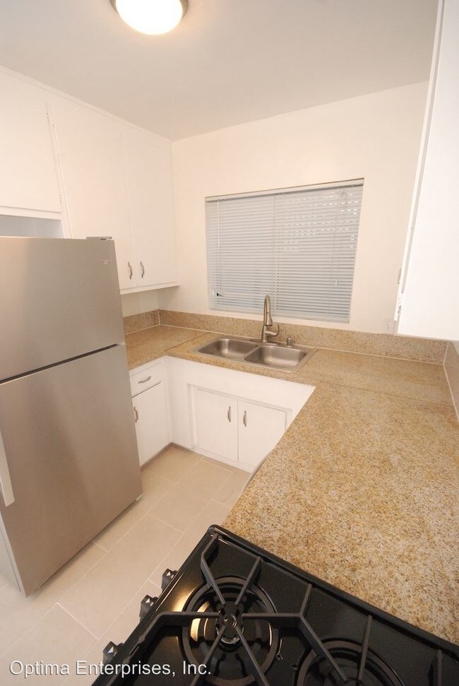 Building Photo - 853 N Formosa Ave