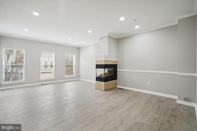 Foto del edificio - 8114 Mallard Shore Dr