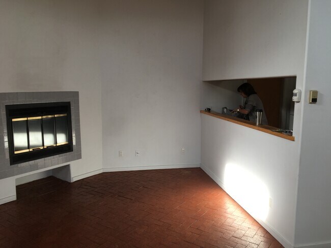 Building Photo - 2228 Paseo de los Chamisos