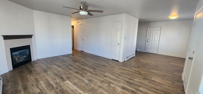 Building Photo - Update 3 bed/2 bath in Orchard mesa