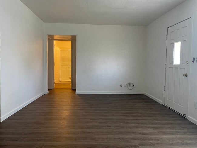 Building Photo - Cute and updated 3 bedroom 1 bathroom home...