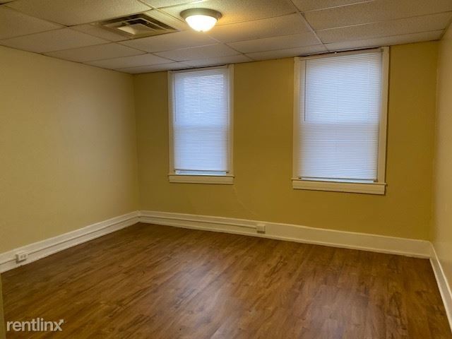 Foto del edificio - 236 E 8th St