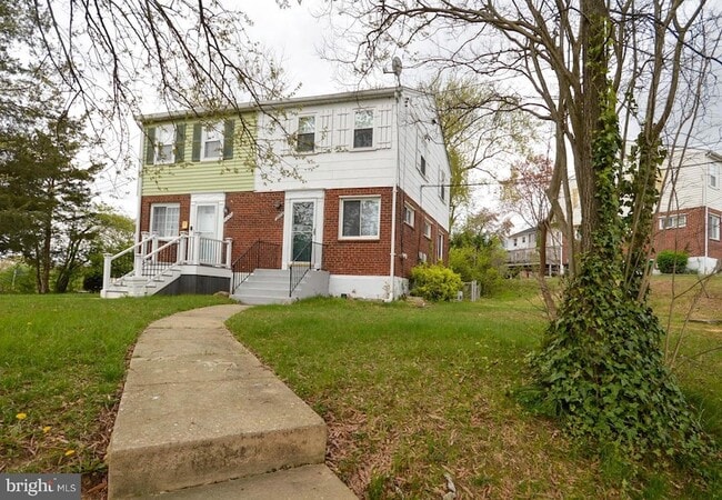 Building Photo - 5000 Surrey Ln