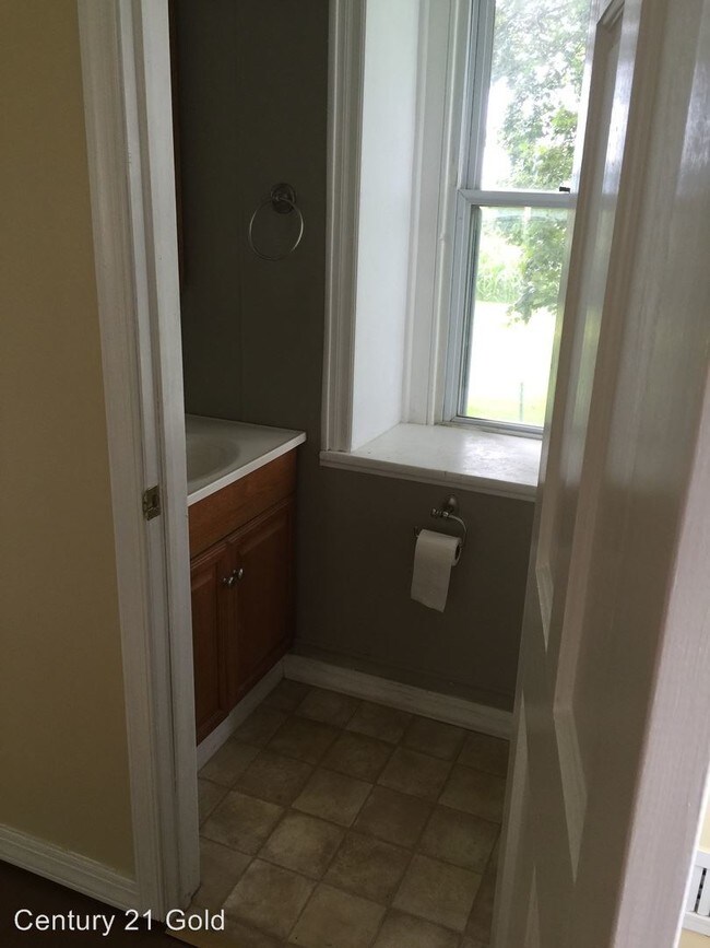 Foto del edificio - 3 br, 1.5 bath House - 399 School Rd