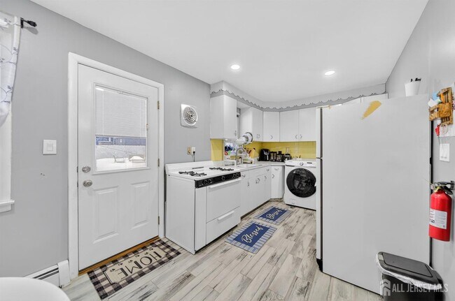 Building Photo - 80 Poplar St