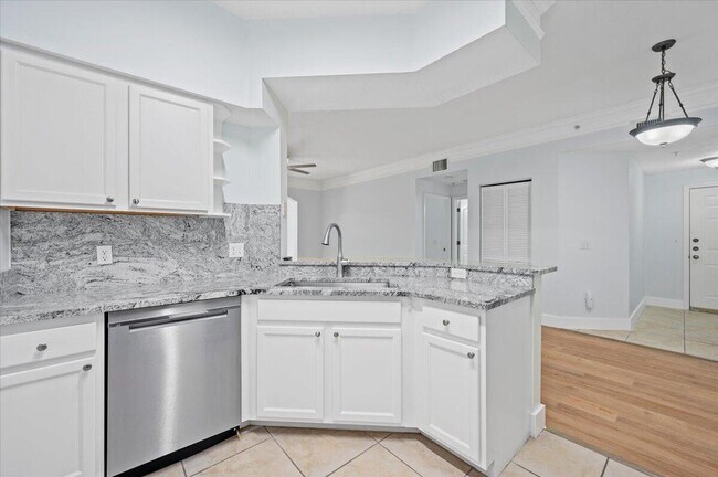 Building Photo - 7203 Myrtlewood Cir W