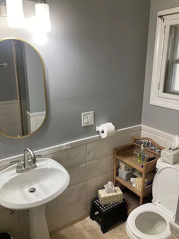 Foto del edificio - Spacious 2,511 square foot Colonial with b...