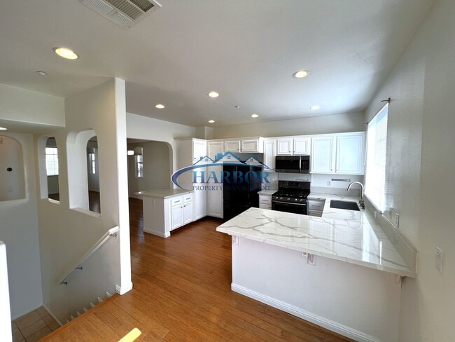 Foto del edificio - 1322 Harmony Way