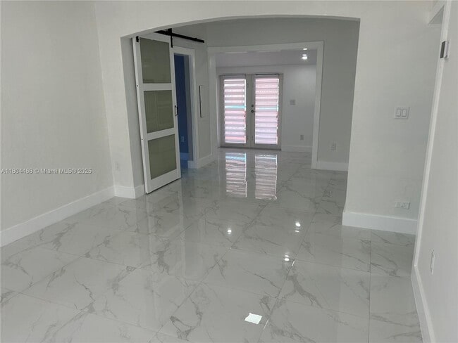 Foto del edificio - 5665 SW 5th Terrace