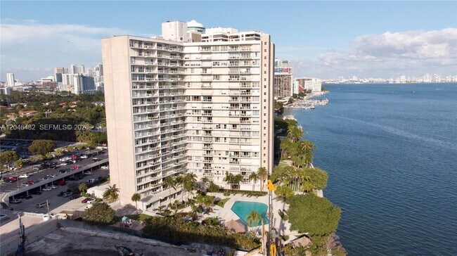 Foto del edificio - 2451 Brickell Ave