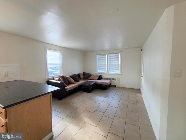 Building Photo - 2749 Levick St