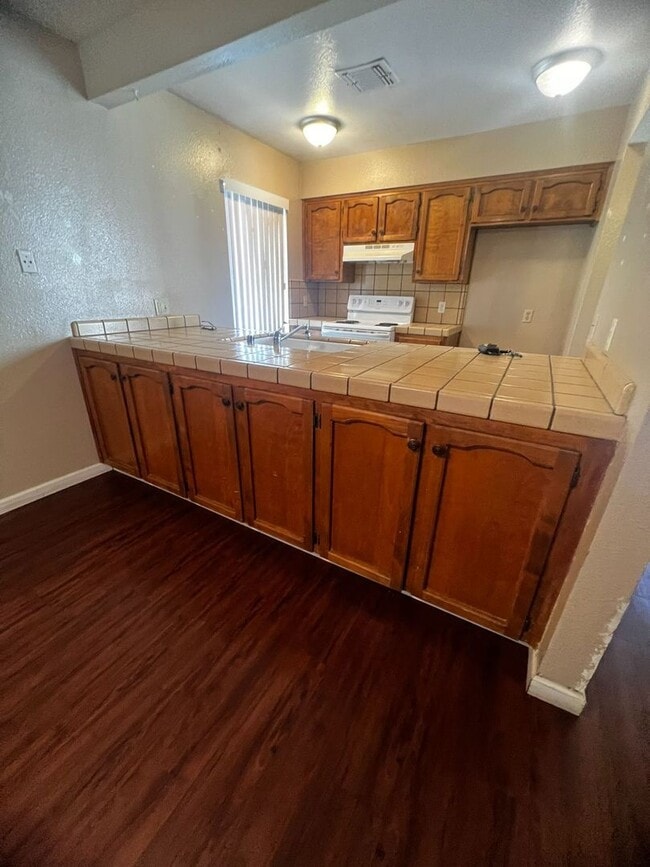 Building Photo - 2810 W Caldwell Ave