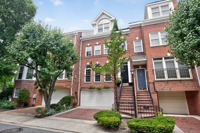 Building Photo - 1533 N Colonial Ct