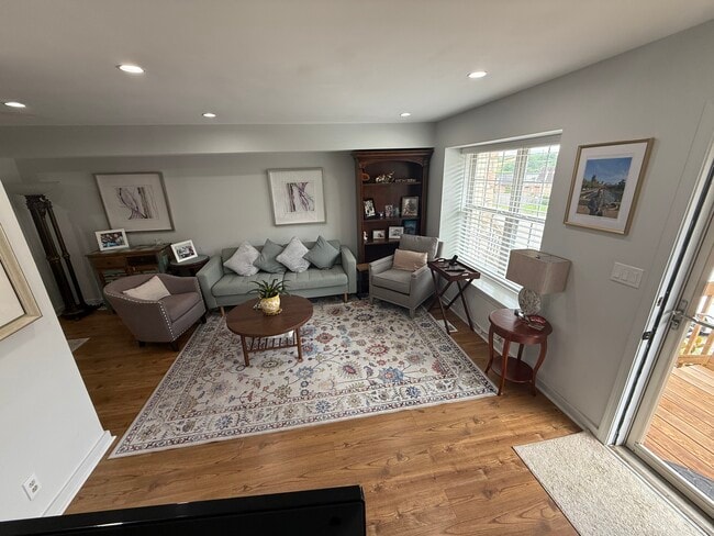 Foto del edificio - 7925 Ridge Ave