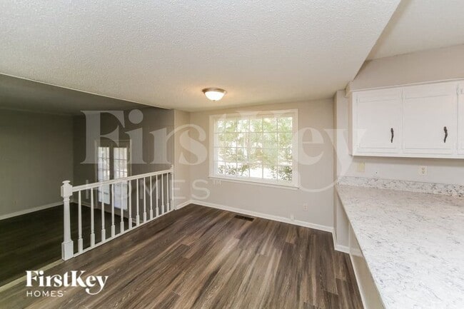 Building Photo - 2220 Nutbush Pl