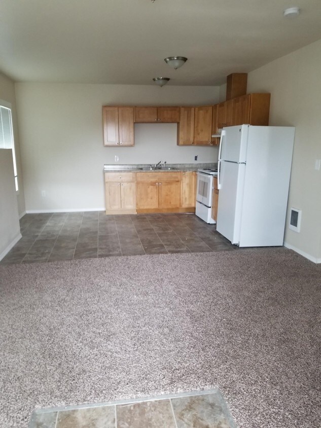 114 W Cedar St Unit 11, Shelton, WA 98584 Room for Rent in Shelton