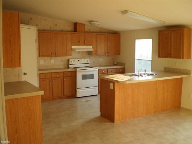 Building Photo - 240 Crestridge Dr