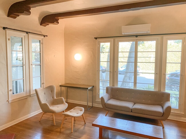Living Room - 1977 N Kenmore Ave