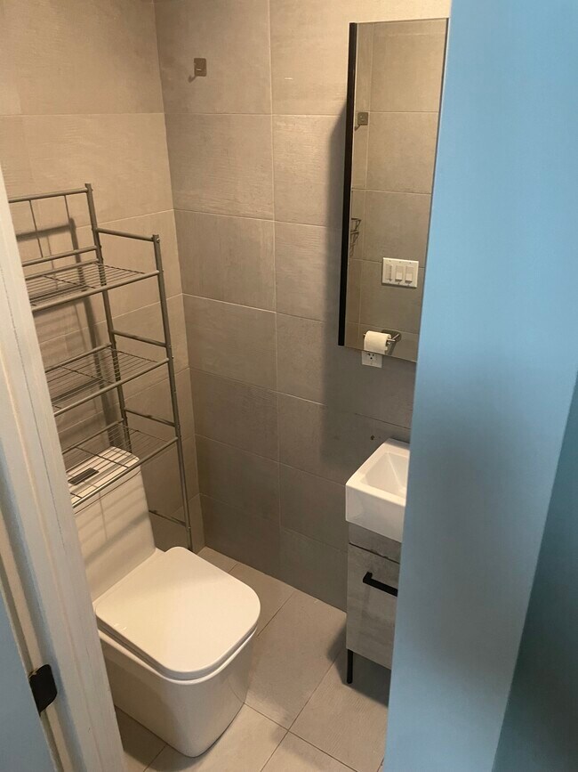 Baño privado en el dormitorio - 1689 Sterling Pl