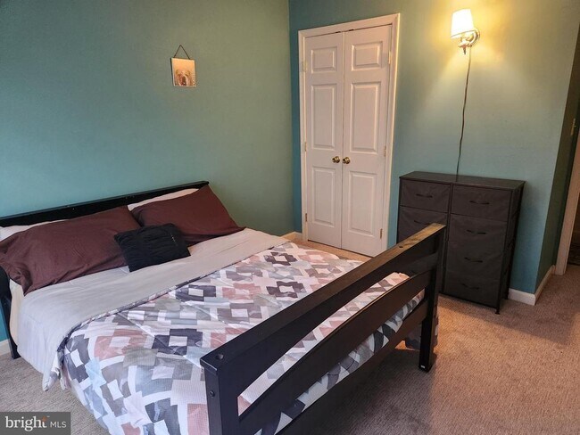 Building Photo - 20934 Freedom Run Dr