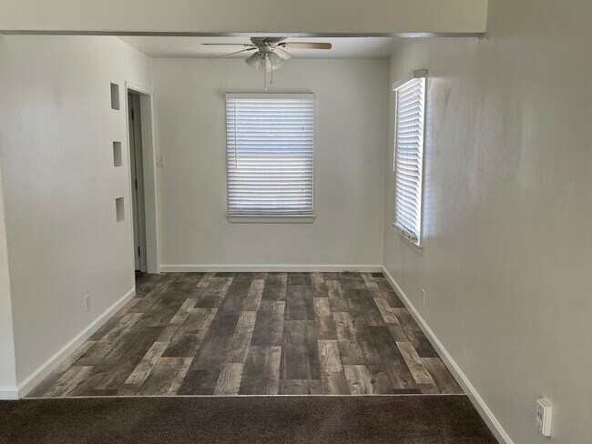 Foto del edificio - 6322 Almond Dr