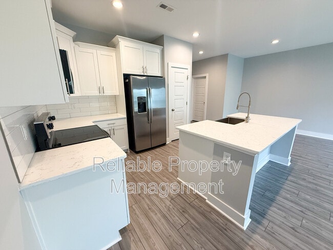 Building Photo - 4 S Laird Dr