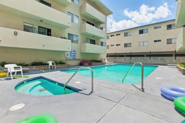 Foto del edificio - 5400 Lindley Ave