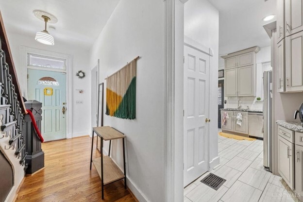 Entryway/Kitchen - 2106 Kemper Ln