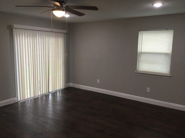 Foto del edificio - 12106 Willowdell Dr.