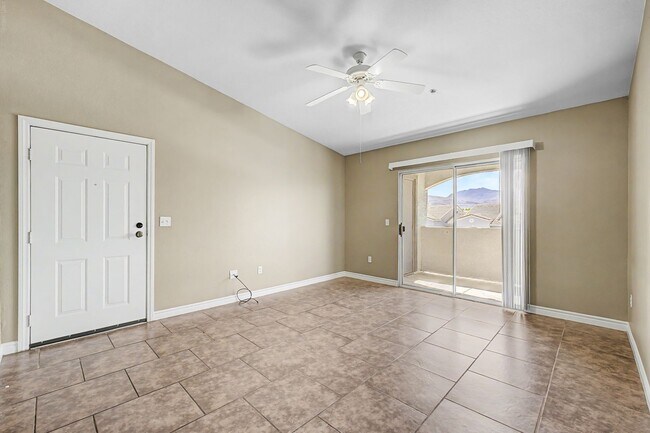 Building Photo - One bedroom condo with detached garage!
