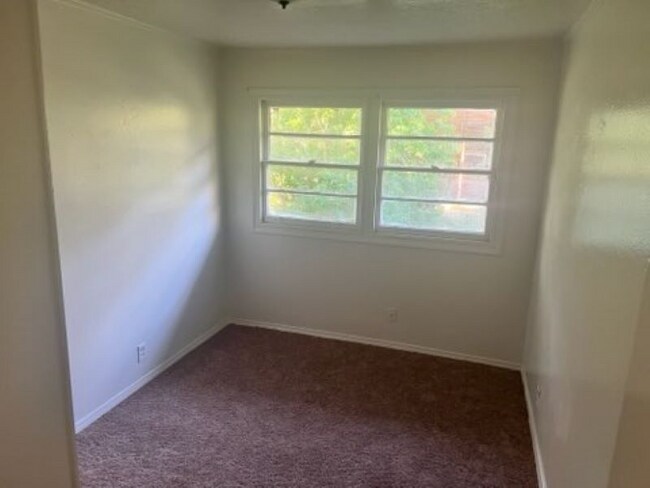 Foto del edificio - 8615 Beaumont Dr