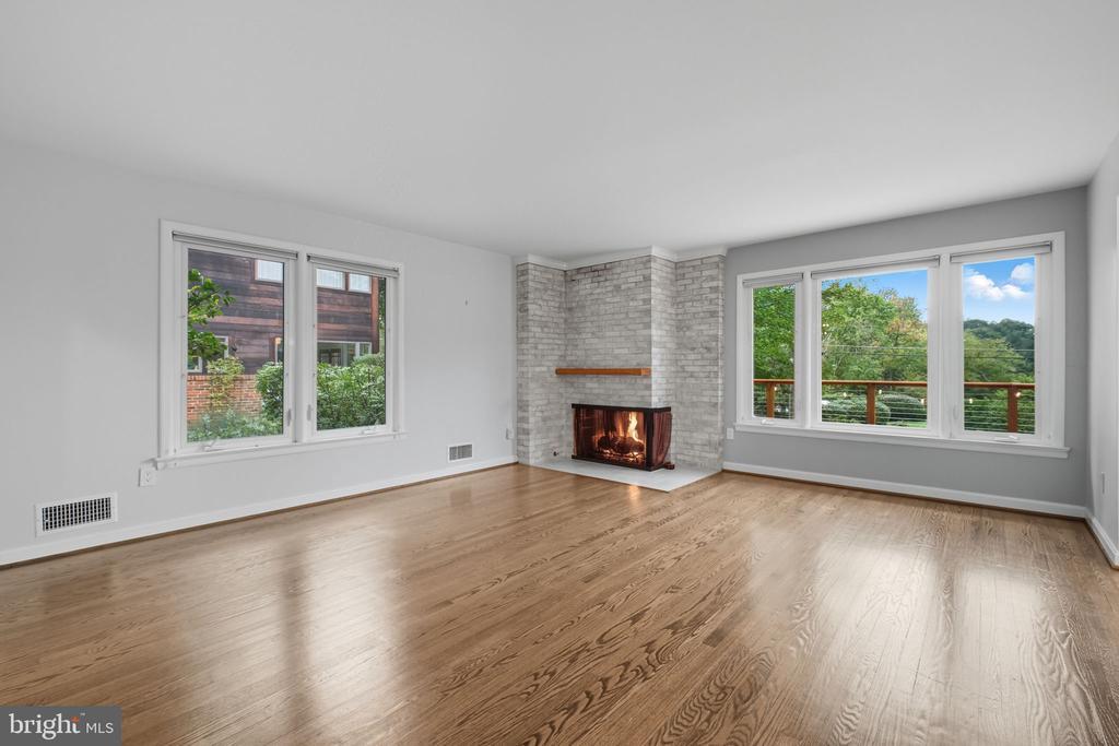 Foto principal - 6251 Lakeview Dr