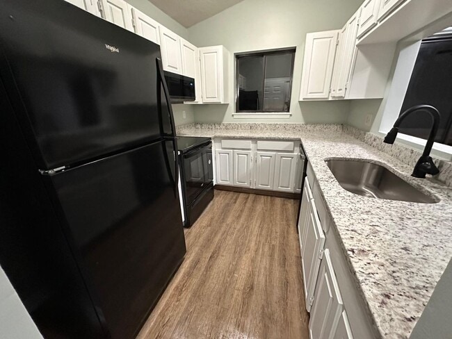 Building Photo - Charming 2 Bed/2 Bath Condo - Mallard Head Subdivision - Spacious Deck - Fireplace - Community Pool