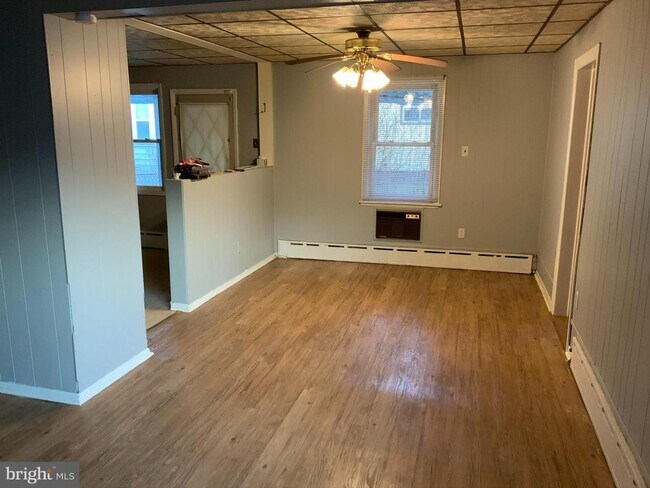 Building Photo - 119 W Bertsch St