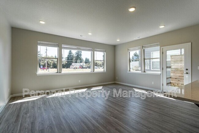 Building Photo - 8711 NE 43rd Pl