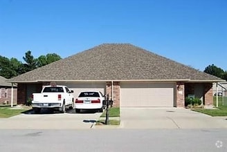 Building Photo - 1554 Willowbrook Dr