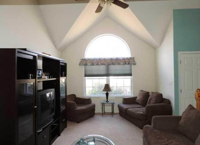 Building Photo - 23 Clover Hill Dr