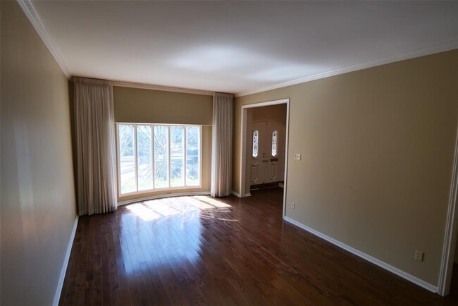 Building Photo - 7620 Del Monte Dr