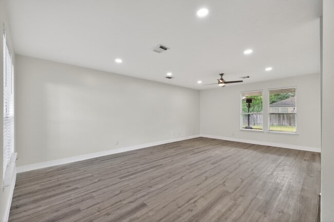 Foto del edificio - 918 Ivycroft Ln